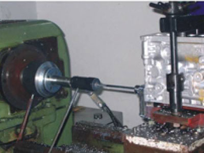 深孔鉆機(jī)在切割過(guò)程中5種風(fēng)機(jī)主軸提供專(zhuān)用機(jī)床